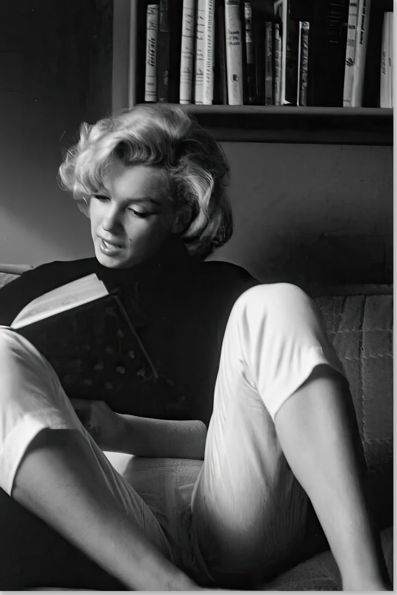 Marilyn Monroe - Lesing hjemme