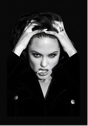 Angelina Jolie Røyker