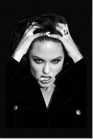 Angelina Jolie Røyker
