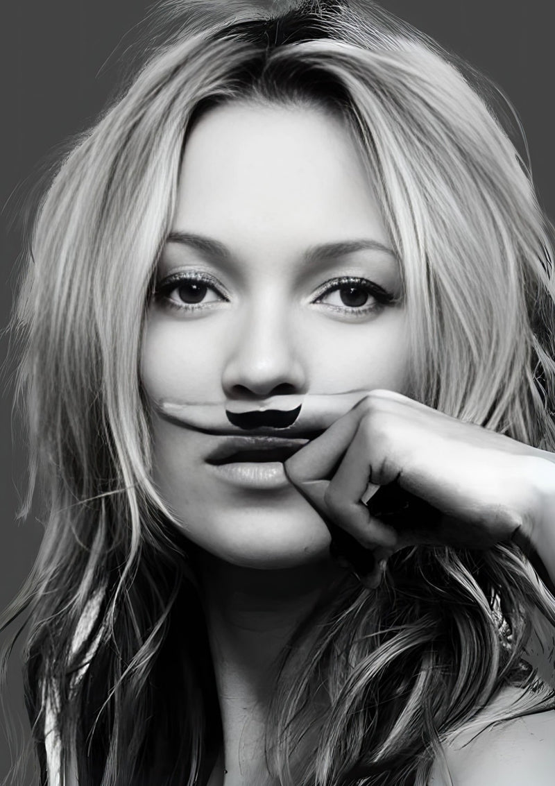 Kate Moss Schnurrbart