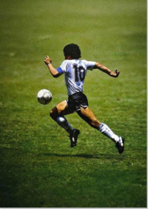 Ikonisk Diego Maradona Løpende Fotografi - Fotballspiller Legende