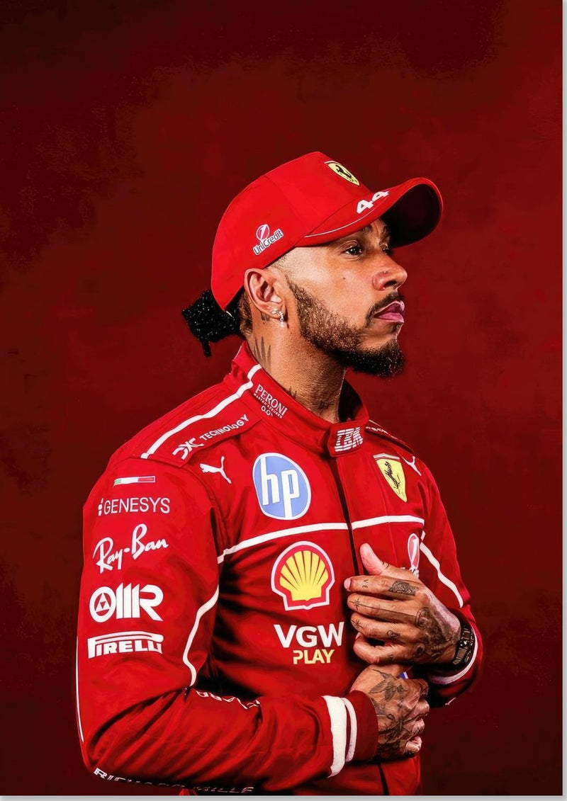 Lewis Hamilton avec une combinaison de course Ferrari