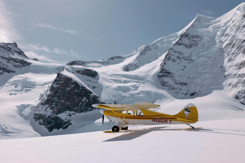 Gletscherlandung - Gelbes Flugzeug in den Alpen