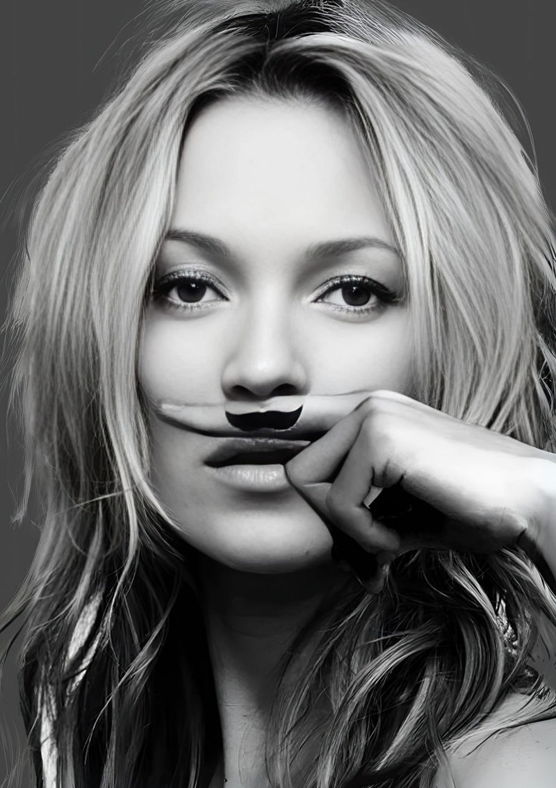 Kate Moss Schnurrbart