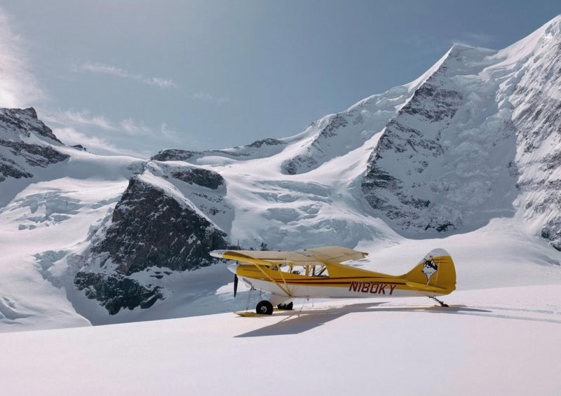 Gletscherlandung - Gelbes Flugzeug in den Alpen