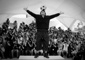 Diego Maradona Cannes (2008) - Photographie en Noir et Blanc