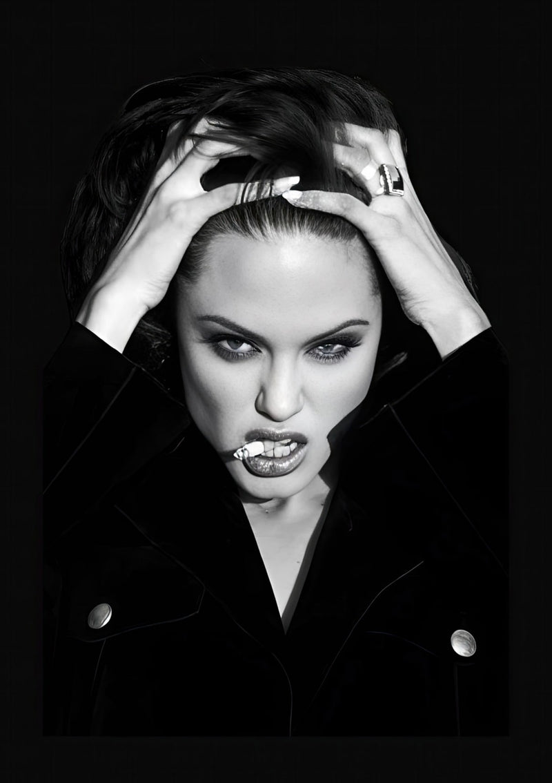 Angelina Jolie Røyker