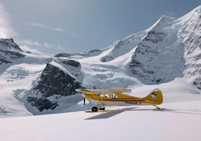 Gletscherlandung - Gelbes Flugzeug in den Alpen