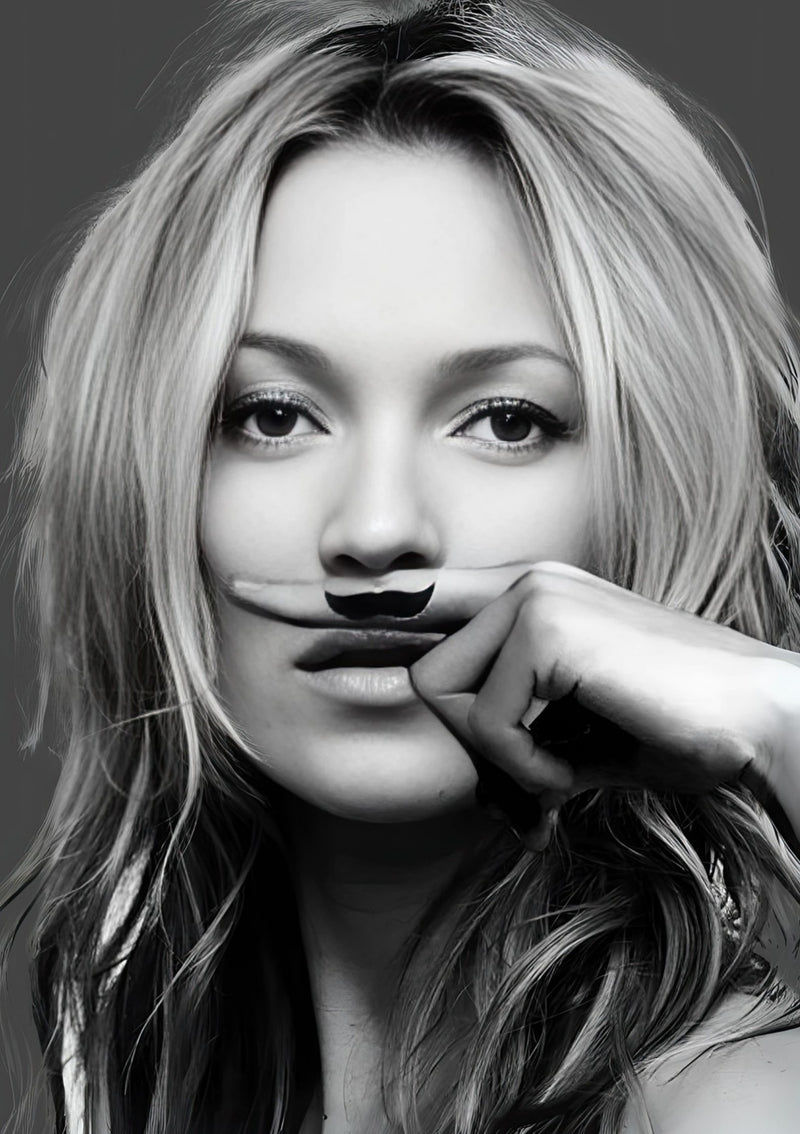 Kate Moss Schnurrbart