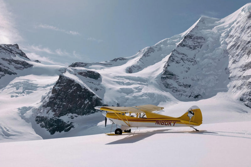 Gletscherlandung - Gelbes Flugzeug in den Alpen