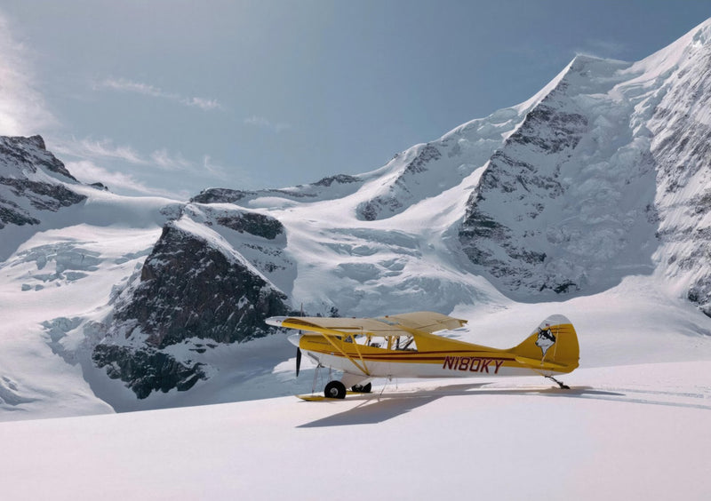 Gletscherlandung - Gelbes Flugzeug in den Alpen