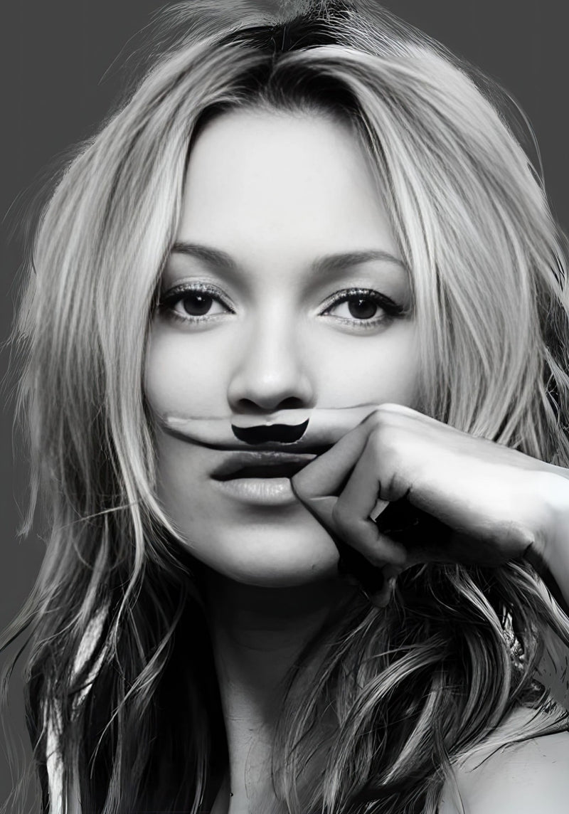 Kate Moss Schnurrbart