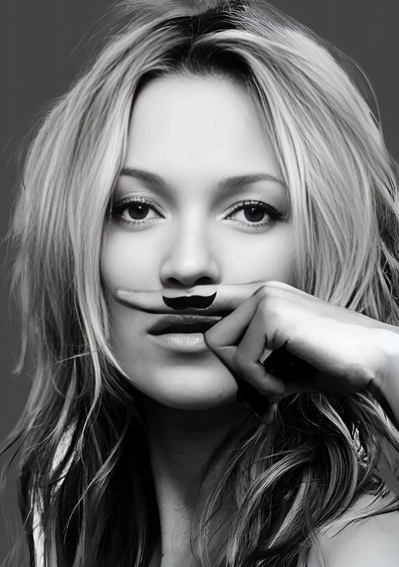 Kate Moss Schnurrbart