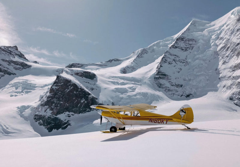 Gletscherlandung - Gelbes Flugzeug in den Alpen
