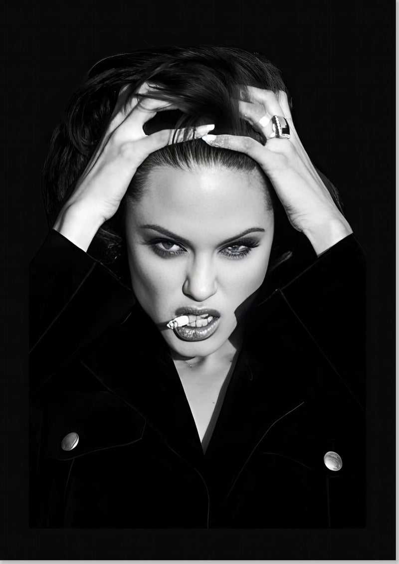 Angelina Jolie Røyker