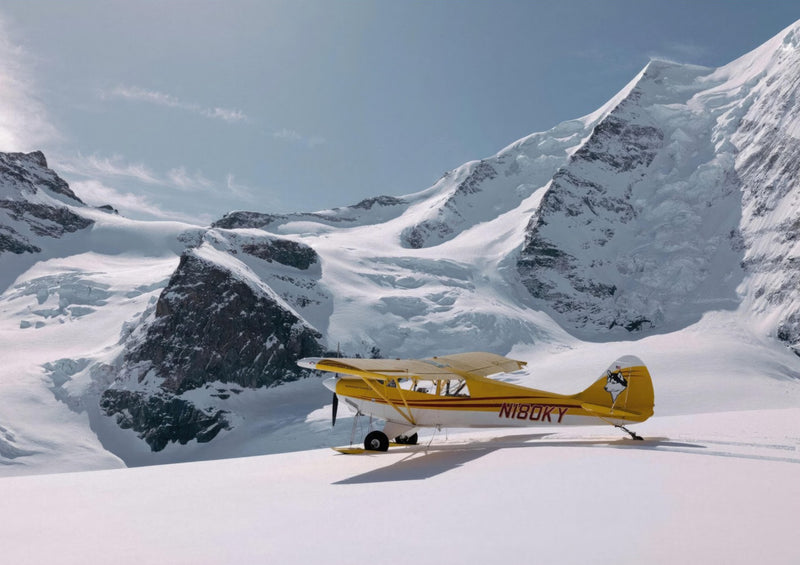 Gletscherlandung - Gelbes Flugzeug in den Alpen