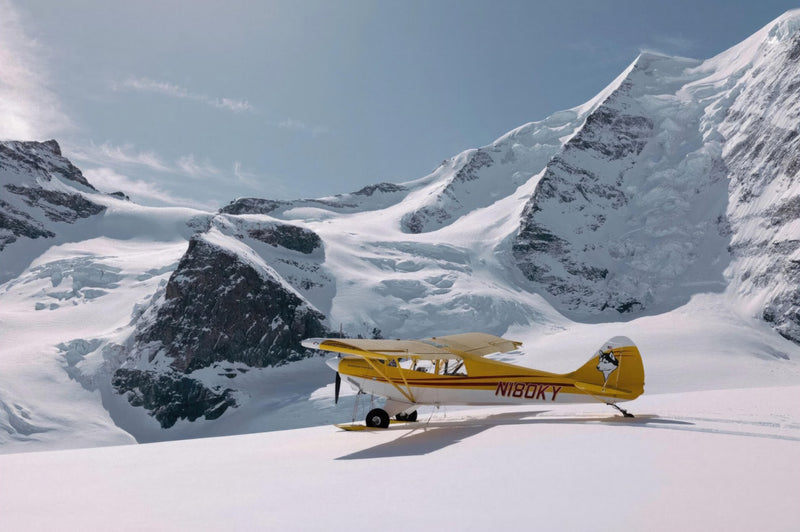 Gletscherlandung - Gelbes Flugzeug in den Alpen