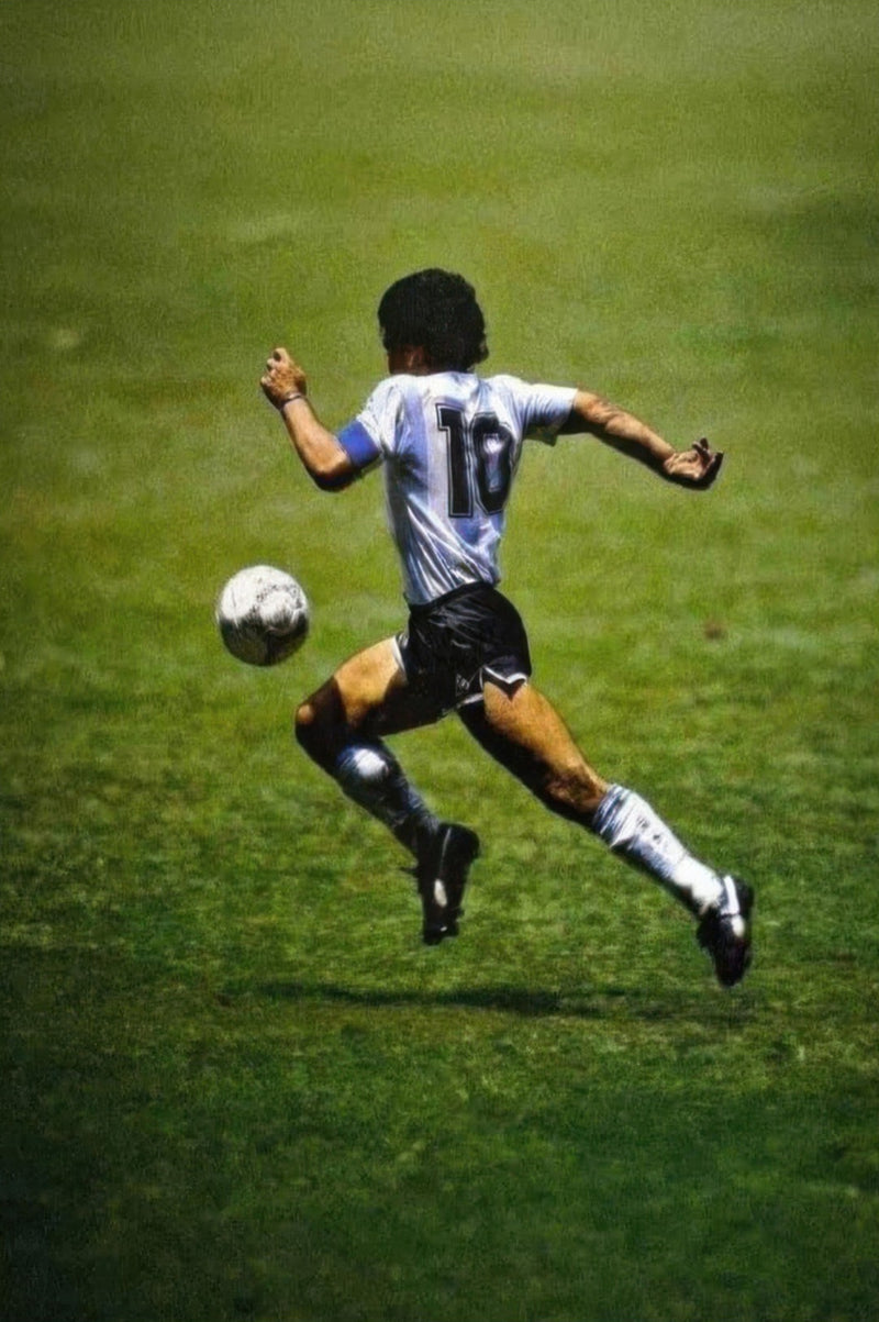 Ikonisches Diego Maradona Lauf-Fotografie - Fußballspieler Legende