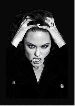 Angelina Jolie Røyker