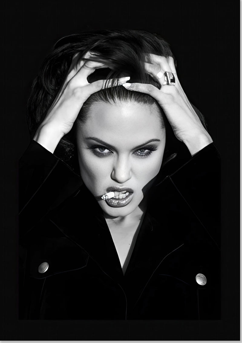 Angelina Jolie Røyker