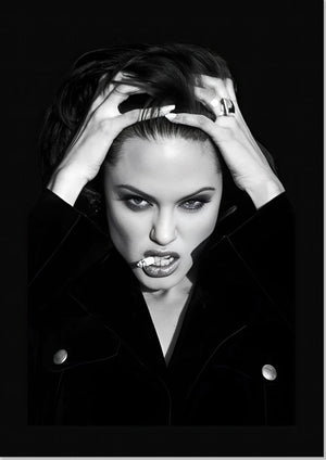 Angelina Jolie Røyker