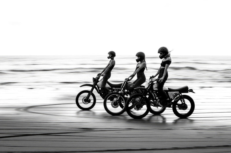 Rebeldes en la costa