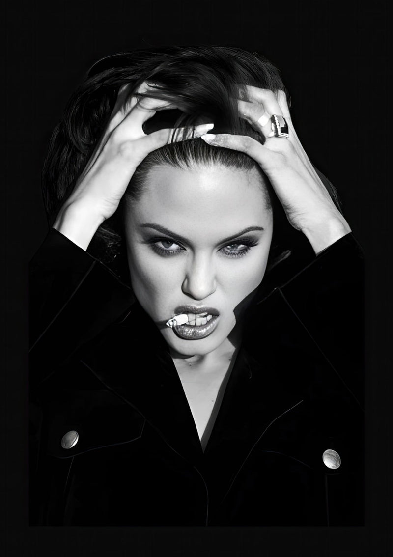 Angelina Jolie Røyker