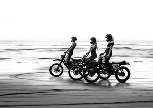 Rebeldes en la costa
