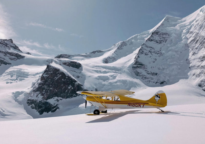 Aterrizaje en Glaciar - Avión Amarillo en los Alpes