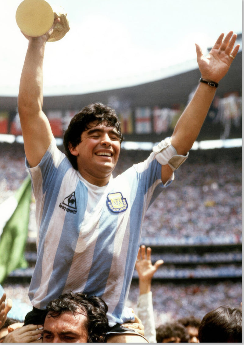 Diego Maradona holder opp VM 1986